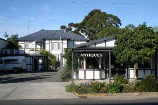 Sea/Tree change with this unique business and residential property