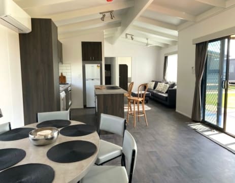 FREEHOLD - Darlington Point Accommodation Village NSW - 1P0363