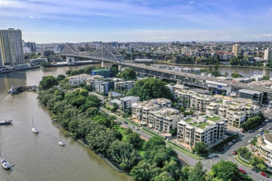$720K+ Net - established permanent portfolio in Kangaroo Point | Resort Brokers ID : MR009403
