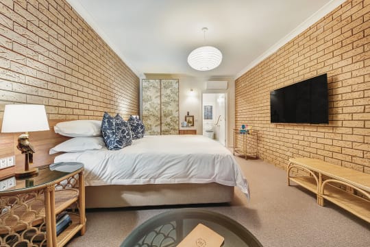 FREEHOLD - Hara House, Bright VIC - 1P0613