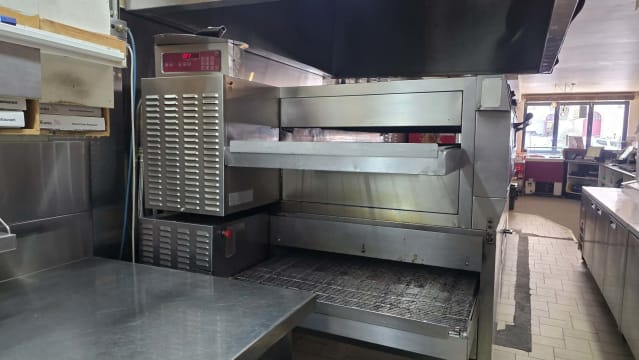 Thriving Pizza Restaurant & Takeaway - Prime Echuca Location