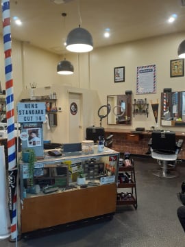 Barber Shop 5 Chairs WIWO operating under management