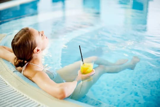 POOL AND SPA SERVICE IN BUSY NORTHERN SUBURBS - PERTH