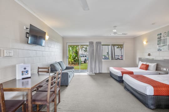 LIVE THE COASTAL DREAM WITH A PROVEN INCOME - 2885MF