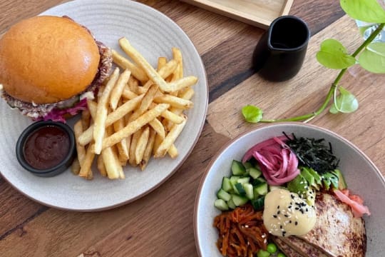 Iconic Inner North East Cafe taking $25,000 p/w (Our Ref: V2114)