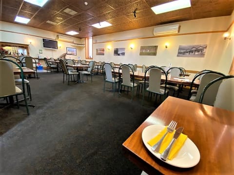 Commercial Hotel in Morgan - Lease