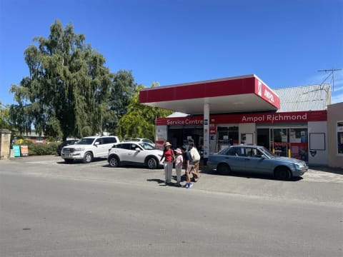 Easy-to-run petrol station with untapped revenue streams