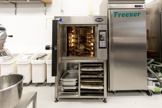 Profitable Bakery + Freehold  / Prime Sea Change Location!