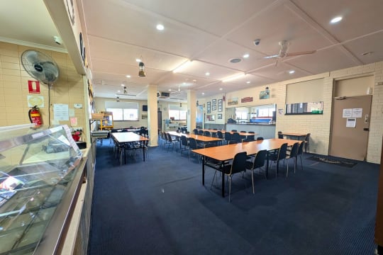 Murray River One Pub Town - Railway Hotel, Strathmerton Vic