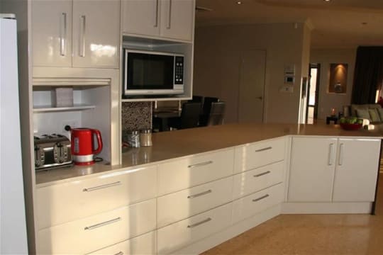 FREEHOLD 7.5 ACRES & HOLIDAY ACCOMMODATION FOR SALE