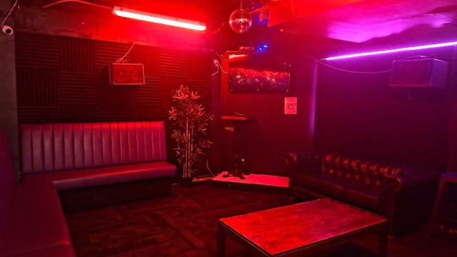 Heroes Bar