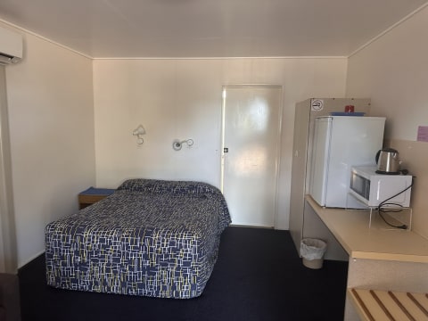 15 ROOM FREEHOLD MONEY MAKER - 2871MF