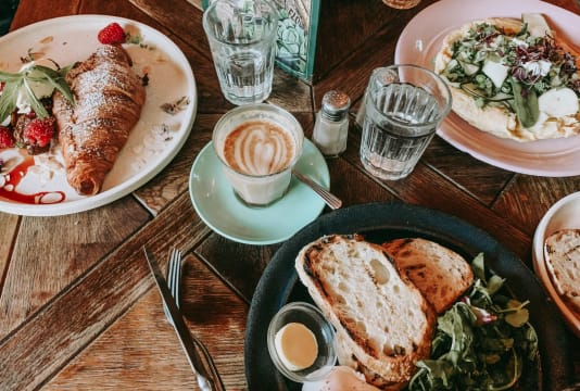 Easy-to-Manage Café – Affordable Rent – Prime Location Near Office Buildings Minimal Cooking Requ...