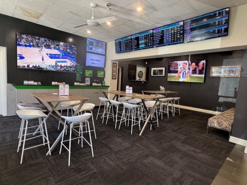 Port & Wine Seaside Hotel in historic Port Adelaide - Lease