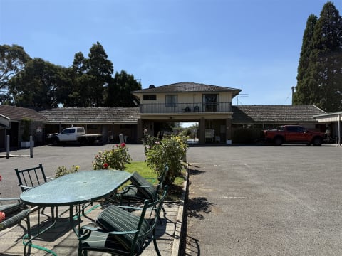Under Contract - Profitable Leasehold Motel with Caravan Park & Camp sites in Ballarat
