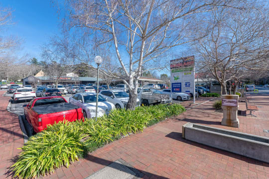 CASUAL AND ADAPTABLE ADELAIDE HILLS RESTAURANT/CAFE