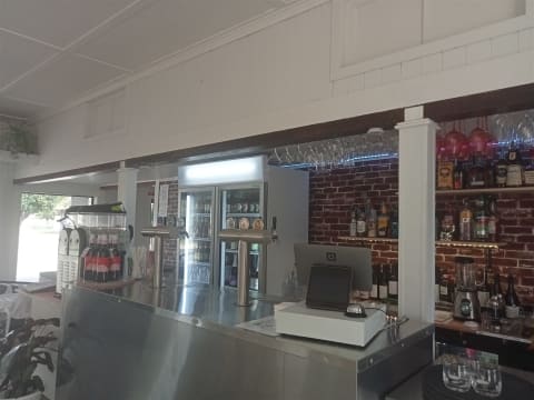 Freehold licensed Cafe / Restaurant with lifestyle