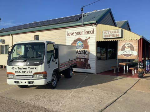 Store, Cafe, Food Truck and Residence – Brandon, QLD