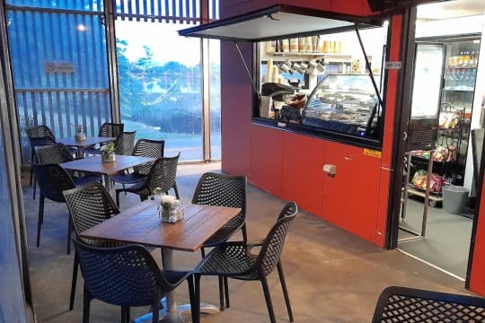 LEASEHOLD - Gardens Lake Cafe, Ararat VIC - 1P0617