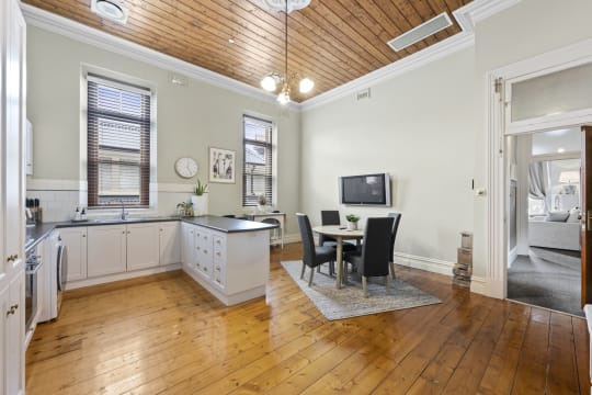 LEASEHOLD - Bull & Mouth Hotel Motel, Maryborough VIC - 1P0576