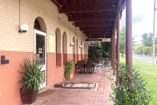 FREEHOLD - Royal Hotel, Adelong NSW - 1P0607