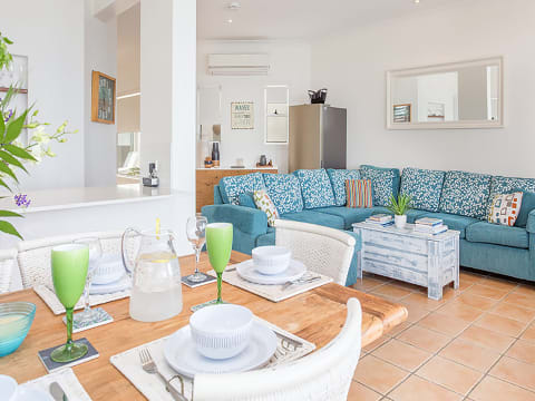 BRISBANE BAYSIDE MODERN RESIDENCE AND GUEST HOUSE - 2881MF