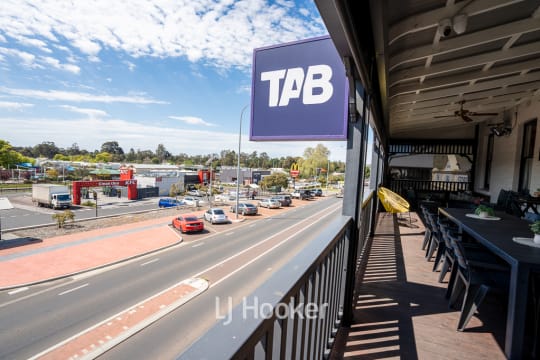 A Collie Institution with a Newly Added Accommodation Income Stream