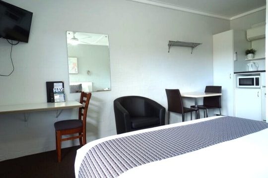 UNDER CONTRACT - Nicholas Royal Motel, Hay NSW - 1P0535