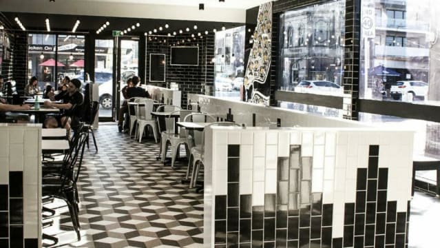 New York Minute Gourmet Burgers Franchise – Brunswick