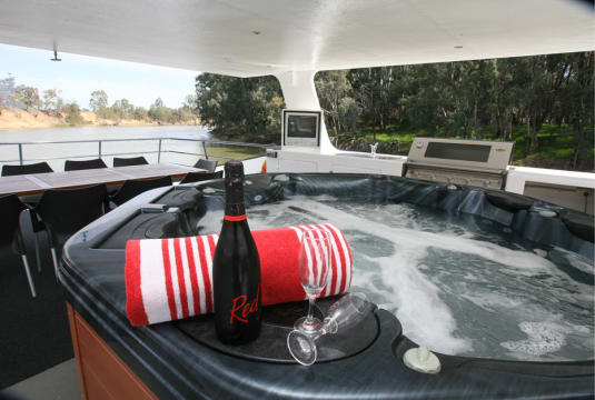 Luxury on the Murray Houseboats