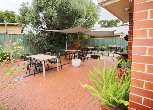 FULLY LICENSED CAFE, HEAVY TOURIST AREA IN HEYFIELD.