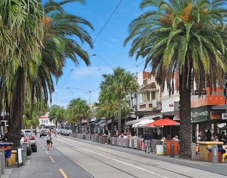 FULLY LICENSED BAR & RESTAURANT | WALKING DISTANCE TO LUNA PARK | NEXT TO MAJOR THEATRE