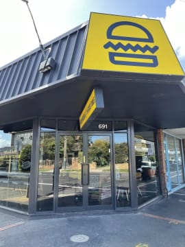 BURGER CAFE,  COMMERCIAL KITCHEN, FULLY LICENSED, NEW CONDITION