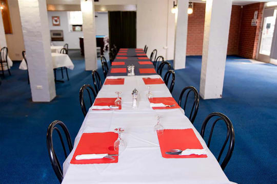 ONE OF THE CHEAPEST PUBS IN VICTORIA - 121HF