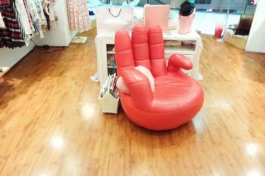 MOMOKI PTY LTD - RETAIL FASHION OUTLET IN CHINATOWN + SUCCESS ON-LINE WEBSITE