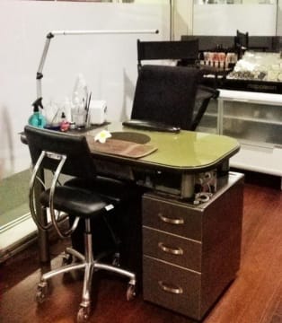 Elegant BEAUTY SALON business for sale in the heart of ELTHAM