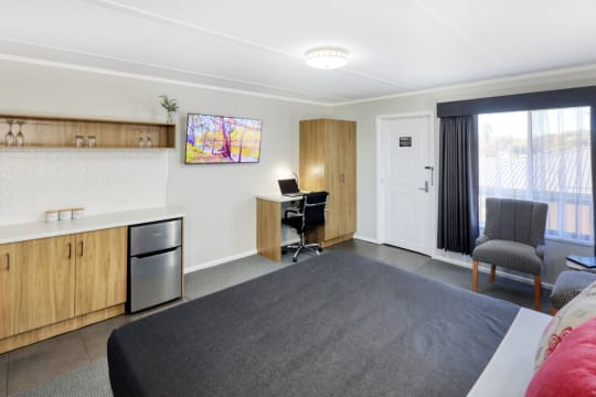 UNDER CONTRACT - Deniliquin Motel