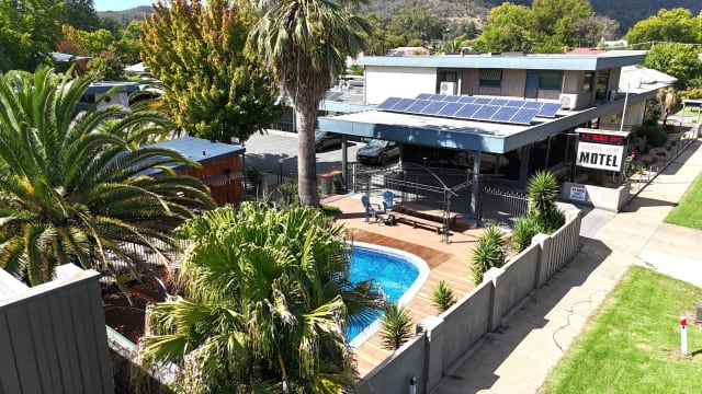 FREEHOLD - Golden Leaf Motel, Myrtleford VIC - 1P0584