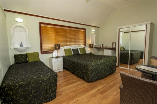 Profitable Seaside Bed & Breakfast Freehold Investment in Redcliffe