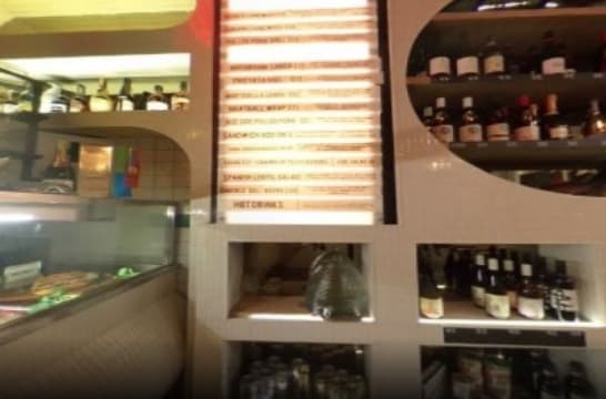 Shop front in the heart of Lt. Collins st with a general liquor licence