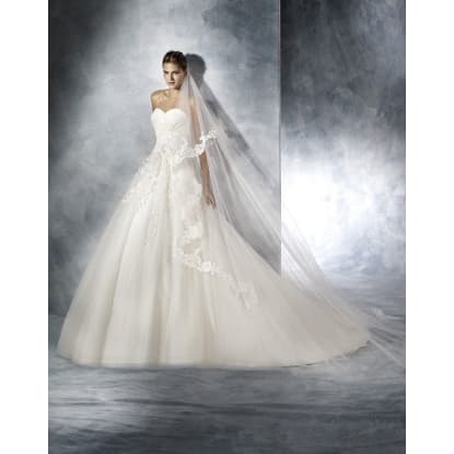 AWARD WINNING BRIDAL STORE
