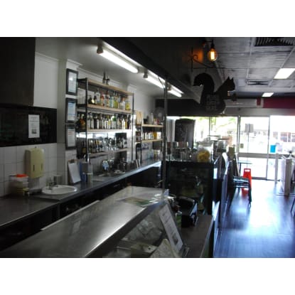 Boutique cafe with courtyard & liquor licence.