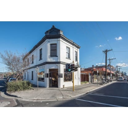 FABULOUS CAFE IN PRIME LOCATION, RICHMOND – CHEAP RENT INCLUDING UPSTAIRS RESIDE