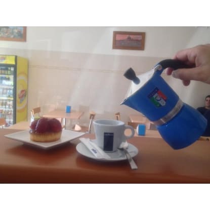 Italian Bakery/Cafe' in prominent position