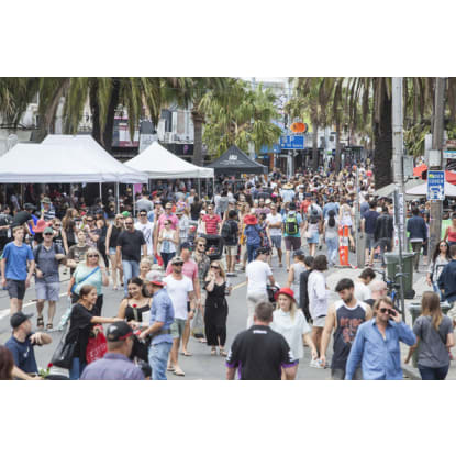 CAFÉ/BAR  TAKING UPTO $150,000PW    HUGE EXPOSURE..  MASSIVE VENUE