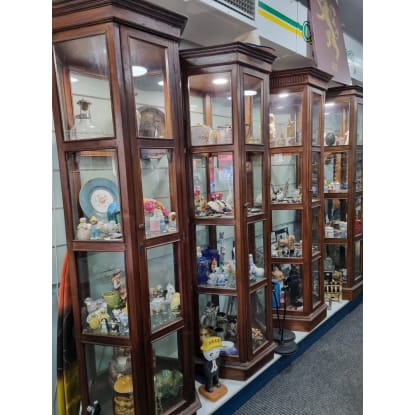 "Tamworth Antiques and Collectables & Pawnbroker"