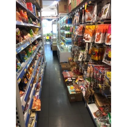 Supermarket located in mascot area.