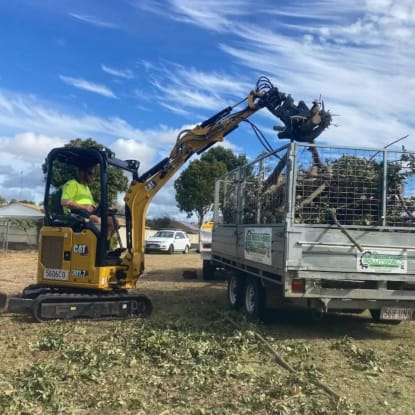 BIG PRICE DROP  Small Domestic & Industrial Excavator & Trailer Hire. Wet & Dry Hire Wide Bay