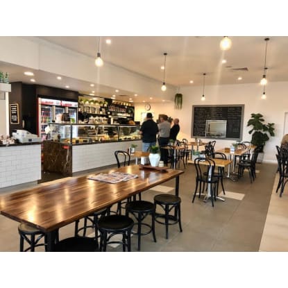 COFFEE LOUNGE - TAKING $26000PW .  RENT $1150 PW.  40KG COFFEE PW. TOP TOP LOCATION