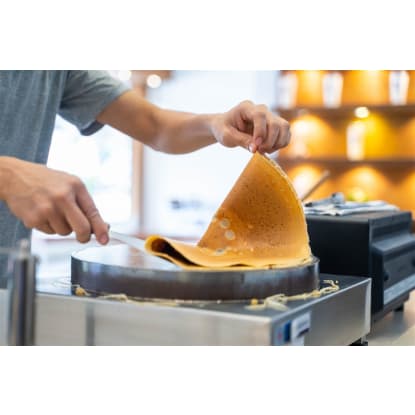 Prime Location Crepes and Bubble Tea Store  Ref: 12955